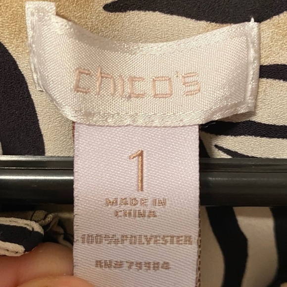 Chico’s Shirt Women’s Size‎ 1 Medium Button Down Tie Animal Print Mobwife - Picture 3 of 12